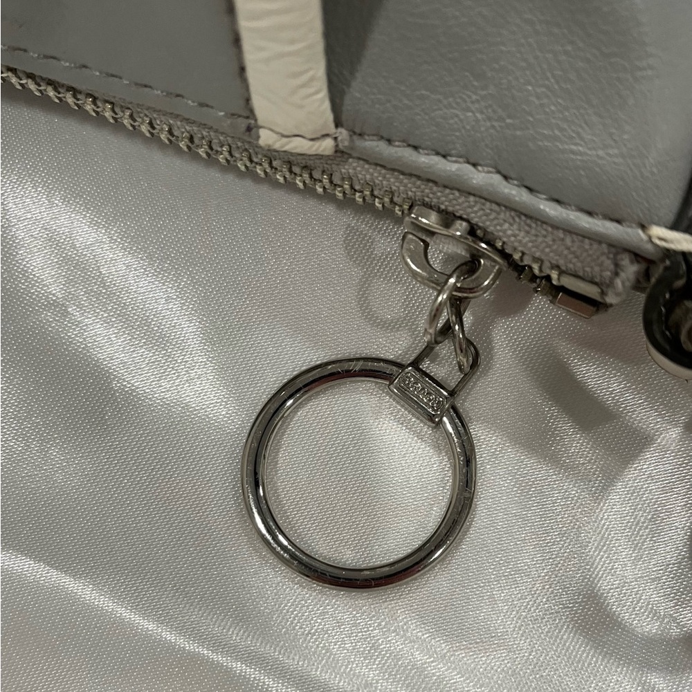 COACH POPPY GROOVY Grey and White Leather Purse - Picture 9 of 15